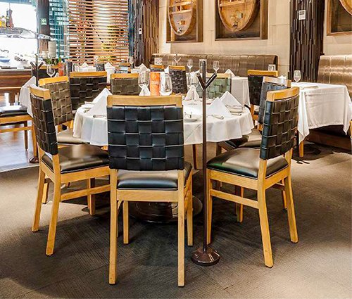 Proyecto Rak con mobiliario para restaurante